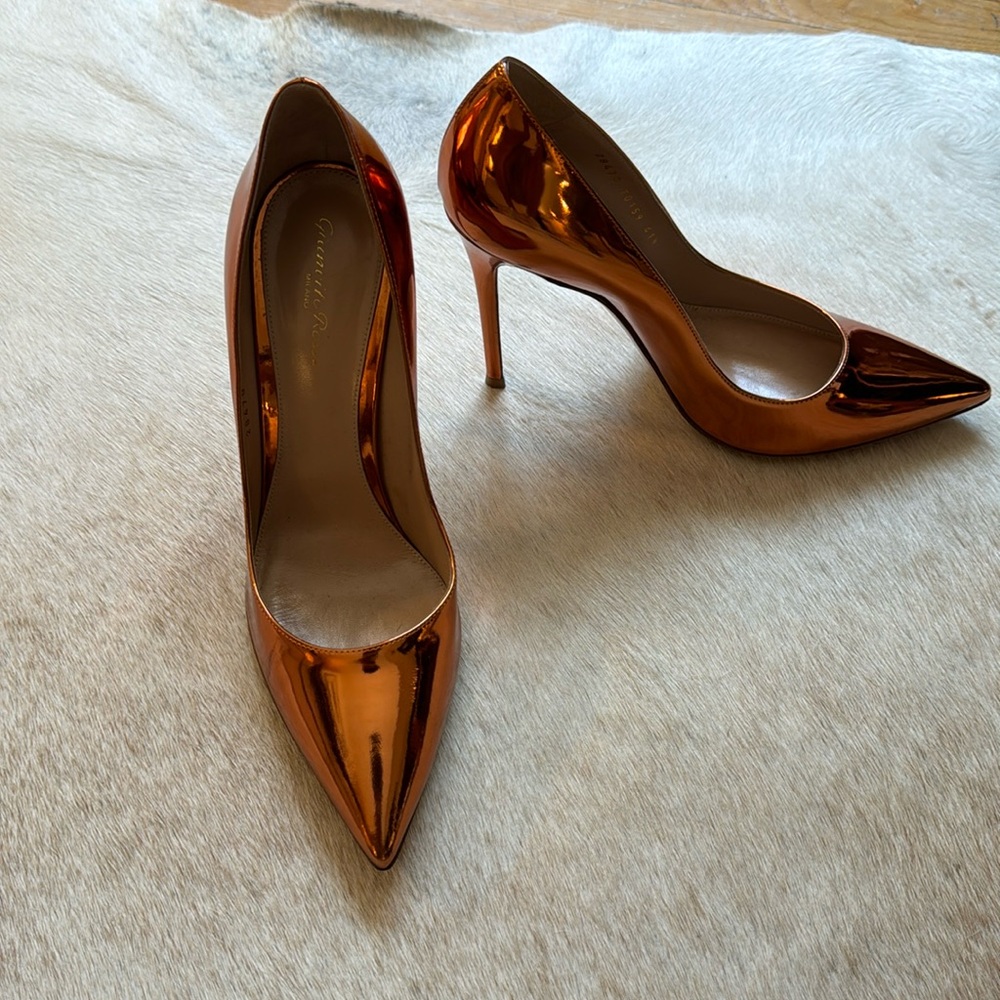 Gianito Rossi Orange metallic pumps.